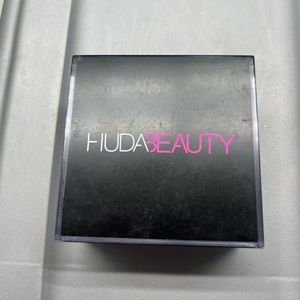 Huda cherry blossom setting powder